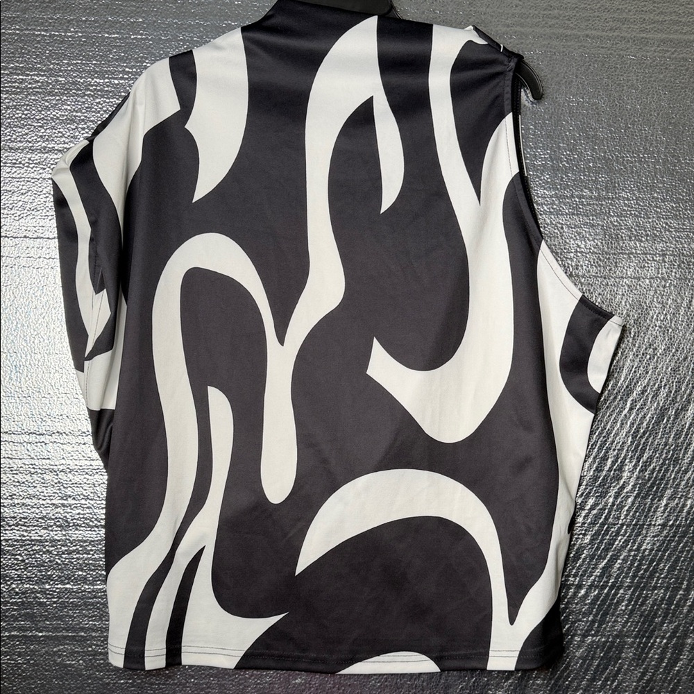 STYLEWE Black and White Abstract Modern Blouse